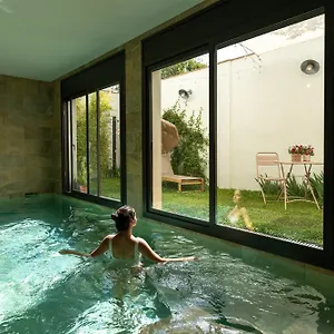 https://lovelyfigueres.topcostabravahotels.com